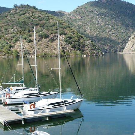 Douro Yacht Charter & Bungalows เซาโจเอา ดา เปชเกรา ภายนอก รูปภาพ