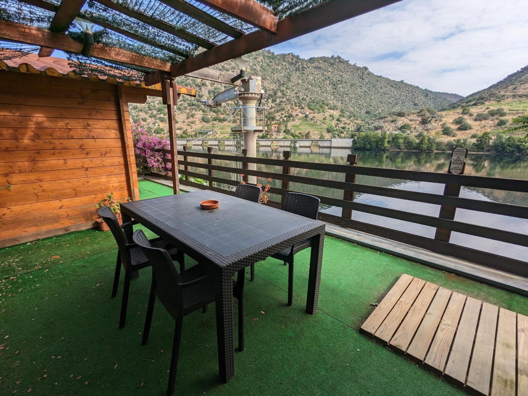 Douro Yacht Charter & Bungalows เซาโจเอา ดา เปชเกรา ภายนอก รูปภาพ