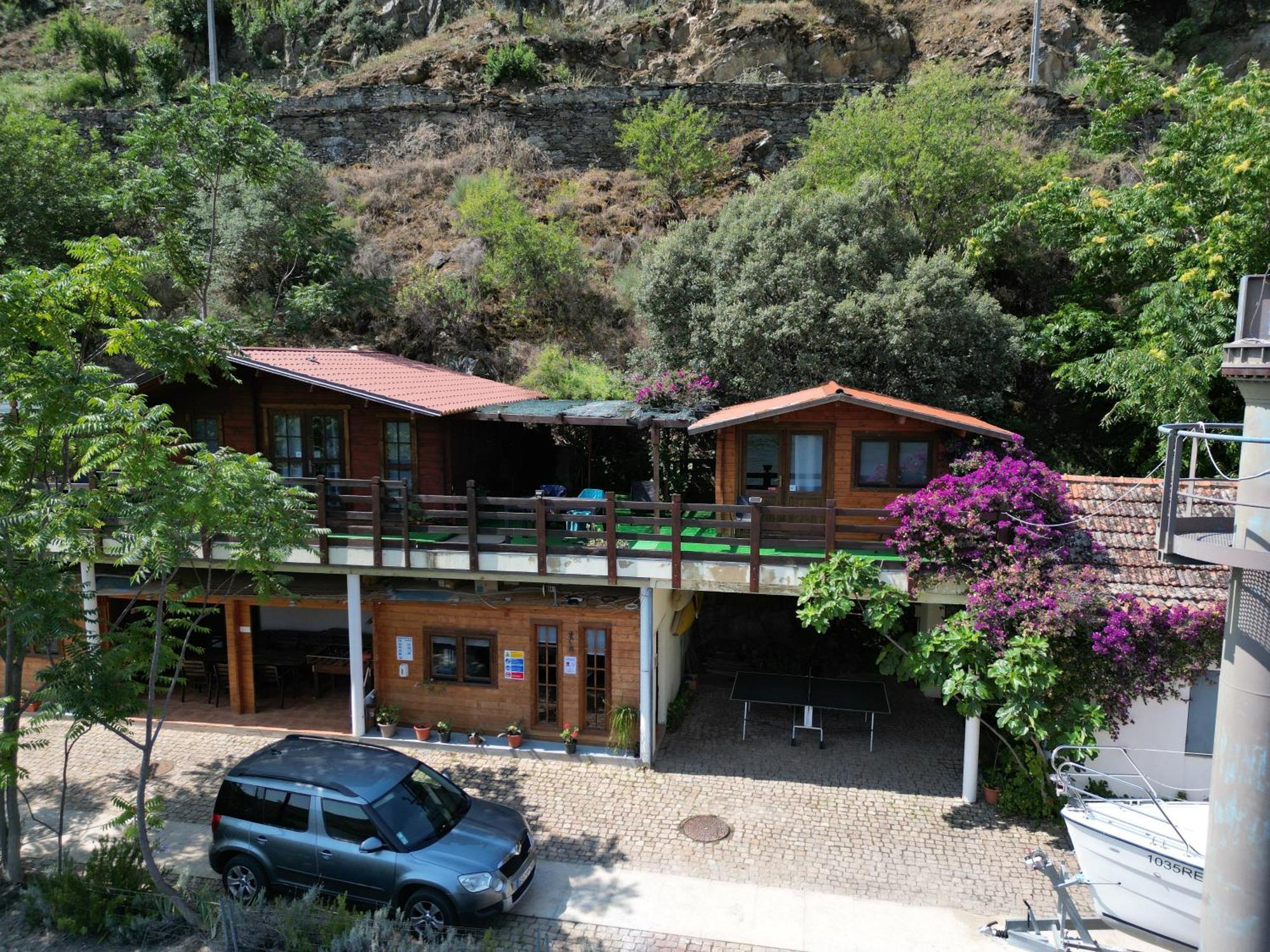 Douro Yacht Charter & Bungalows เซาโจเอา ดา เปชเกรา ภายนอก รูปภาพ