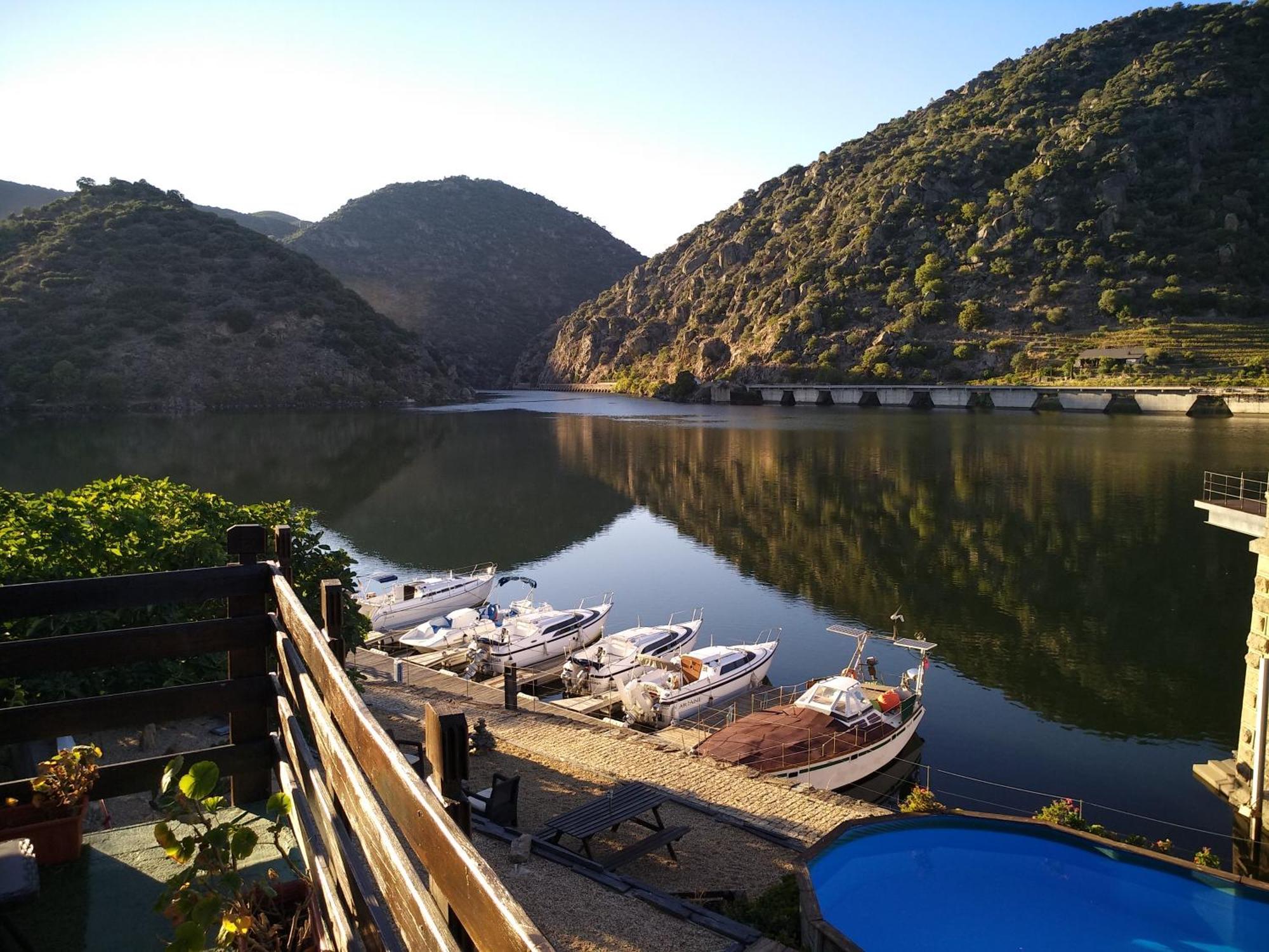 Douro Yacht Charter & Bungalows เซาโจเอา ดา เปชเกรา ภายนอก รูปภาพ