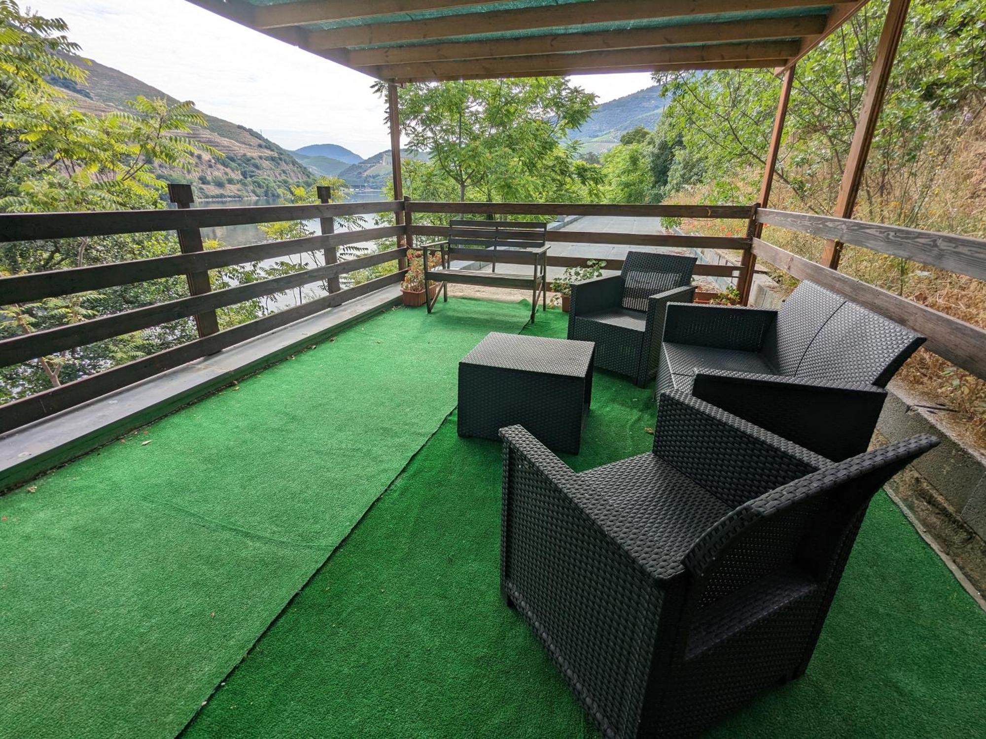 Douro Yacht Charter & Bungalows เซาโจเอา ดา เปชเกรา ภายนอก รูปภาพ
