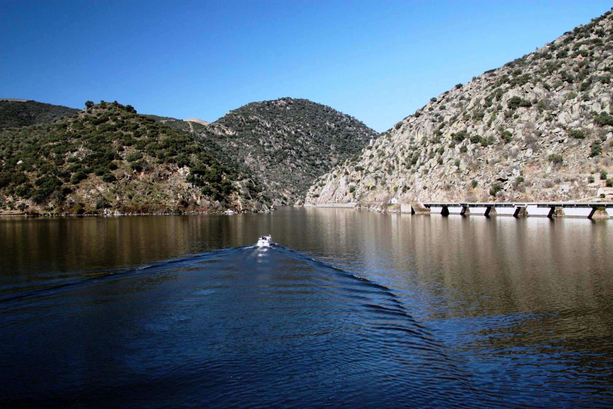 Douro Yacht Charter & Bungalows เซาโจเอา ดา เปชเกรา ห้อง รูปภาพ