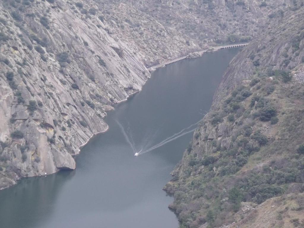 Douro Yacht Charter & Bungalows เซาโจเอา ดา เปชเกรา ภายนอก รูปภาพ