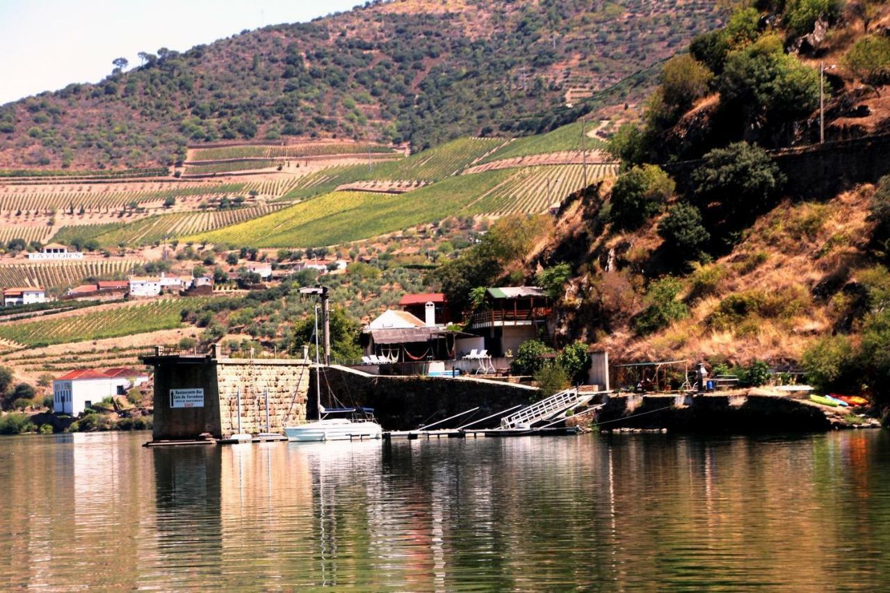 Douro Yacht Charter & Bungalows เซาโจเอา ดา เปชเกรา ภายนอก รูปภาพ